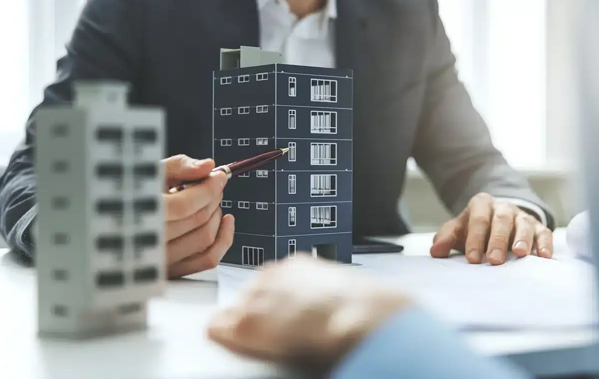 Real estate law image